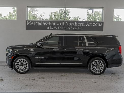 Used 2024 GMC Yukon XL Denali Ultimate AWD/4WD image 2