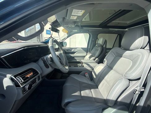 Used 2019 Lincoln Navigator Select w/ Technology Package AWD/4WD image 33