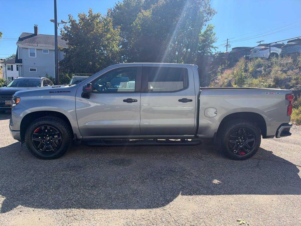 Used 2023 Chevrolet Silverado 1500 RST w/ Redline Edition AWD/4WD image 2