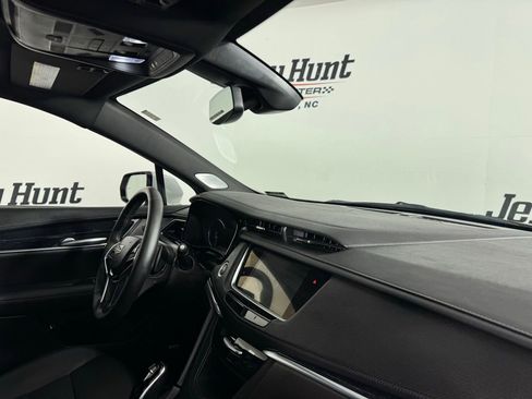 Used 2025 Cadillac XT5 Premium Luxury image 32