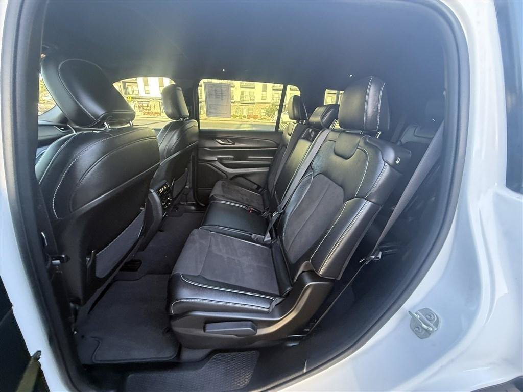 Used 2023 Jeep Grand Cherokee L Laredo AWD/4WD image 23