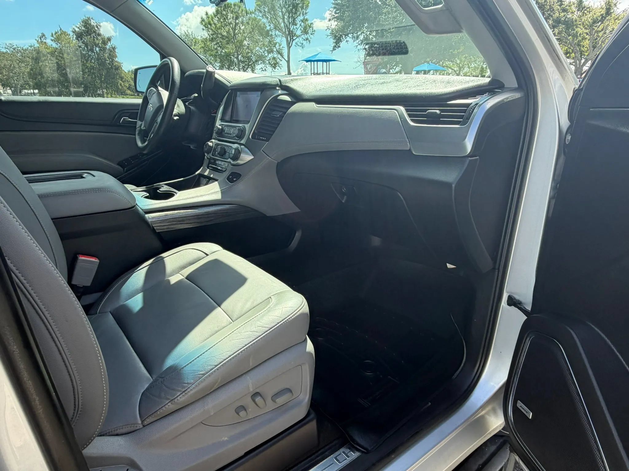 Used 2017 Chevrolet Suburban LT AWD/4WD image 16