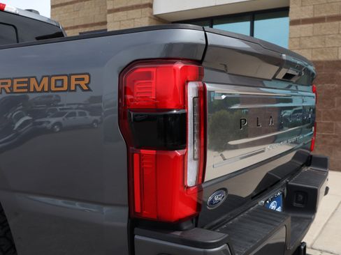 Used 2024 Ford F350 Platinum w/ Tremor Off-Road Package AWD/4WD image 18