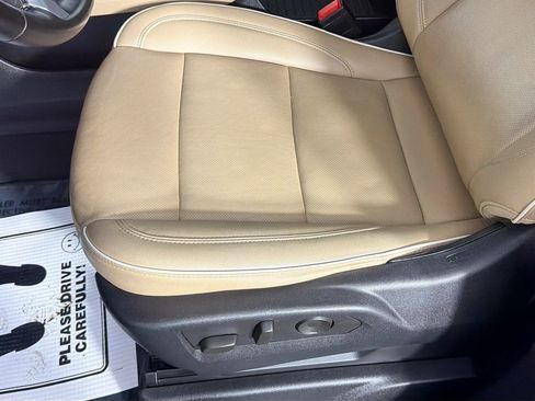 Used 2023 Chevrolet Suburban Premier image 21