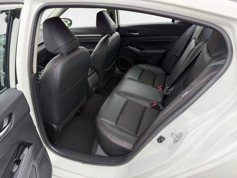 Used 2024 Nissan Altima 2.5 SR FWD image 24