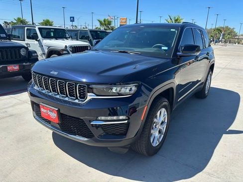 Used 2023 Jeep Grand Cherokee Limited image 3