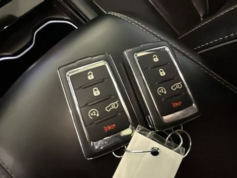 Used 2023 Jeep Grand Cherokee Overland w/ Luxury Tech Group IV AWD/4WD image 20