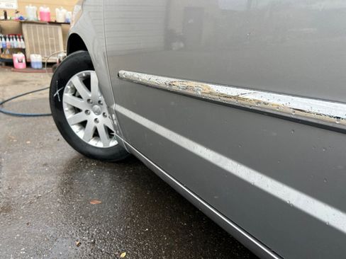 Used 2015 Chrysler Town & Country Touring image 35