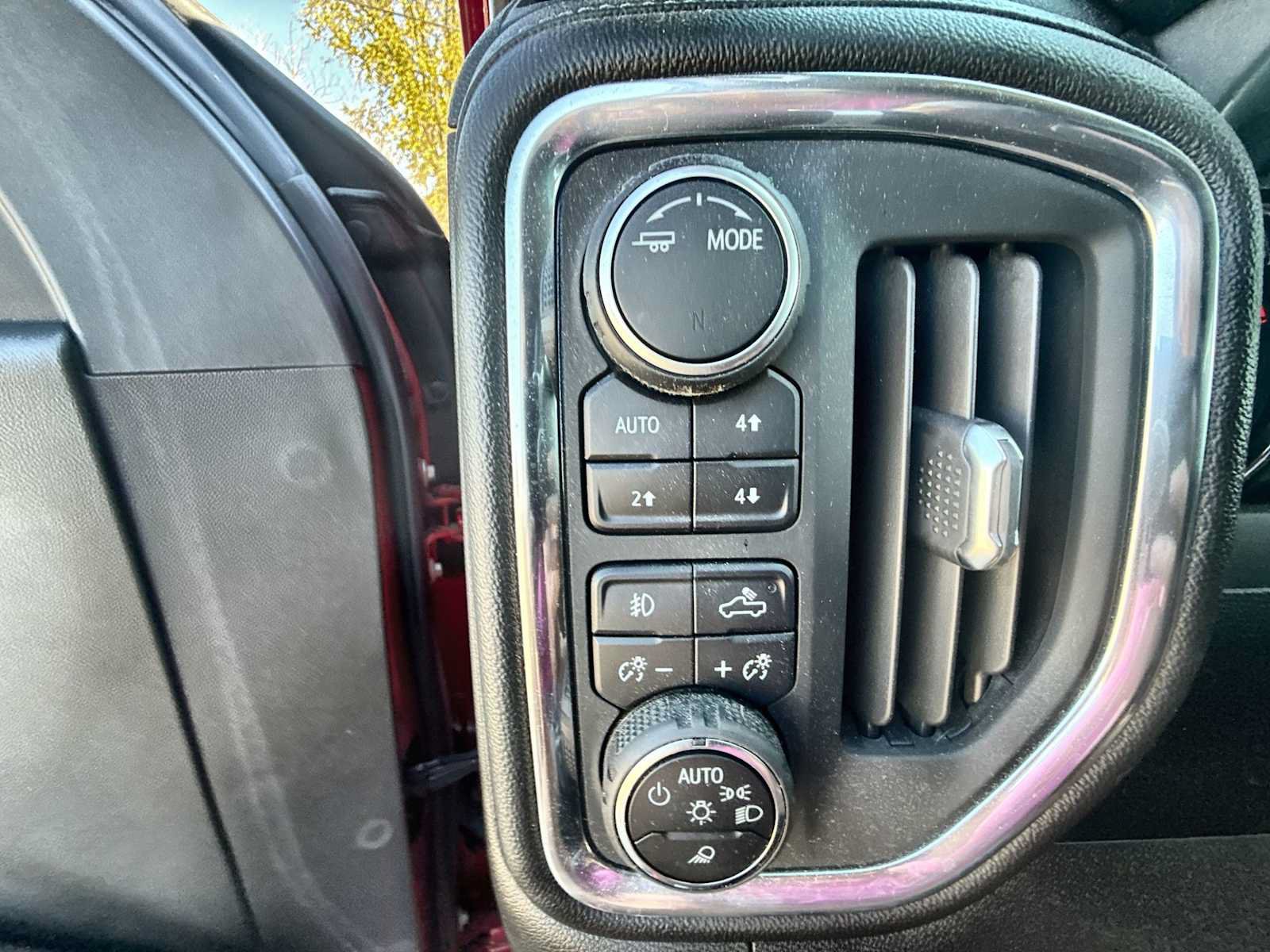 Certified 2022 Chevrolet Silverado 1500 LTZ w/ LTZ Premium Package AWD/4WD image 18