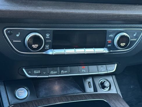 Used 2021 Audi Q5 Premium w/ Convenience Package image 22