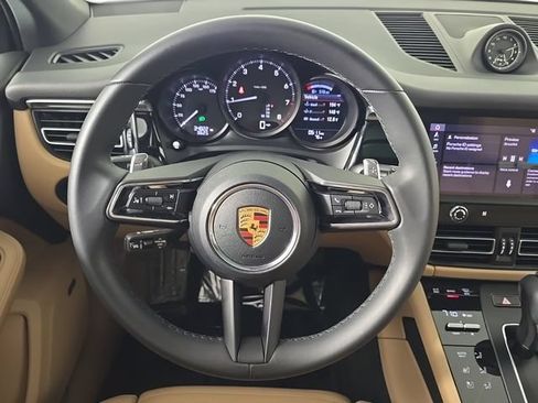 Certified 2022 Porsche Macan AWD/4WD image 29