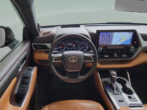 Used 2020 Toyota Highlander Platinum image 11