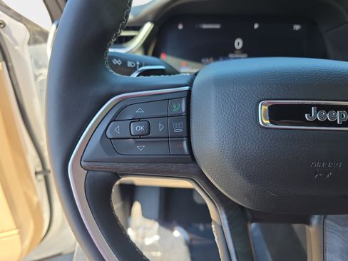 New 2025 Jeep Grand Cherokee Limited AWD/4WD image 15