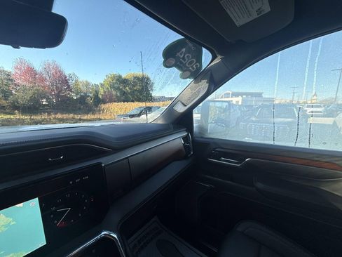 Used 2024 GMC Sierra 2500 Denali w/ Denali Reserve Package image 11