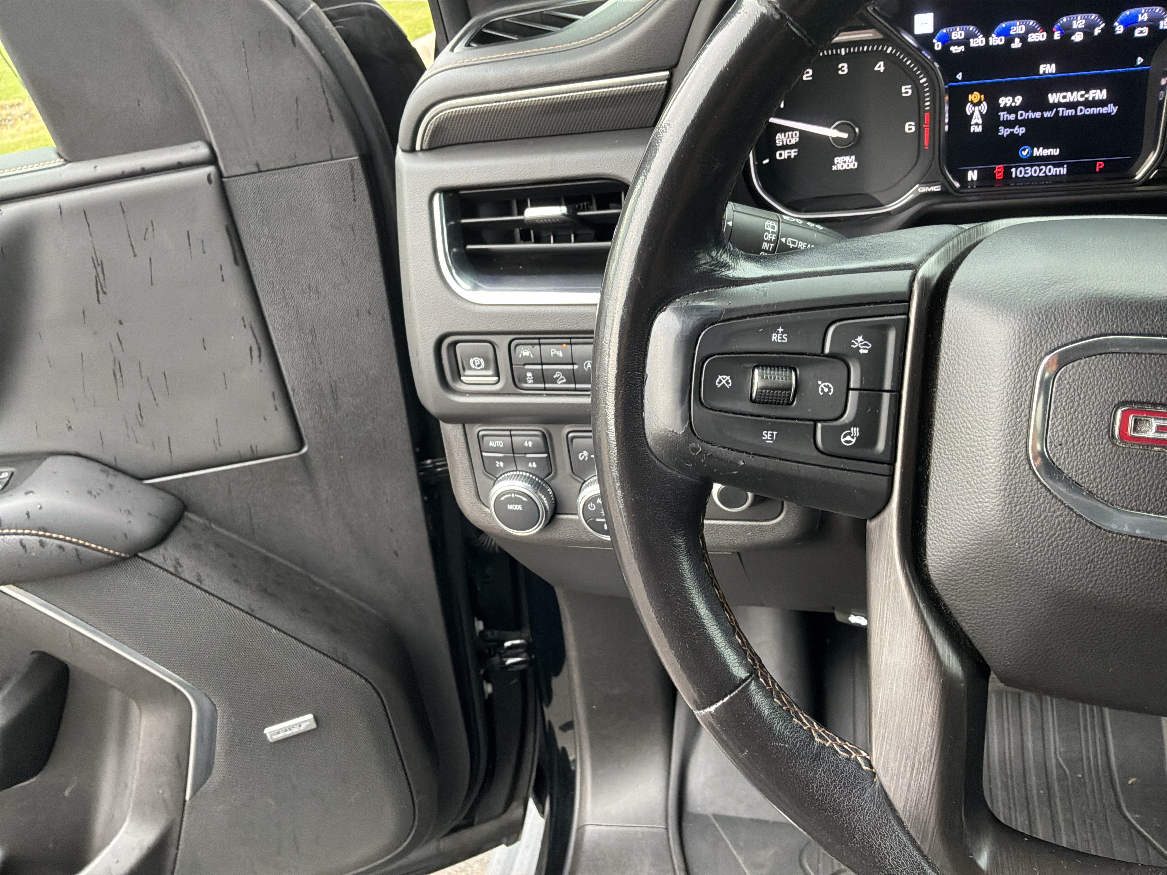 Used 2021 GMC Yukon AT4 w/ AT4 Premium Package AWD/4WD image 19