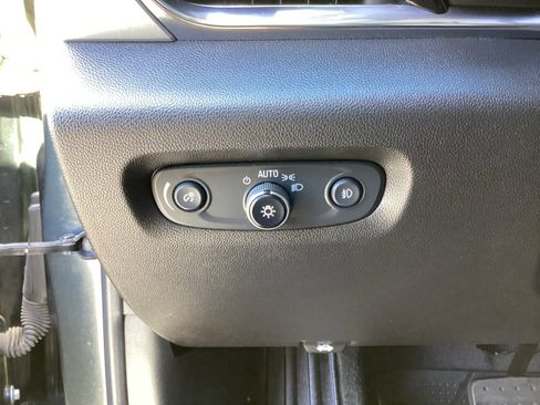 Used 2021 Chevrolet Traverse LT image 31