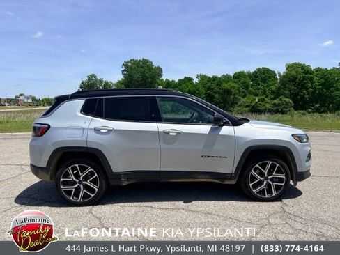 Used 2025 Jeep Compass Limited AWD/4WD image 6