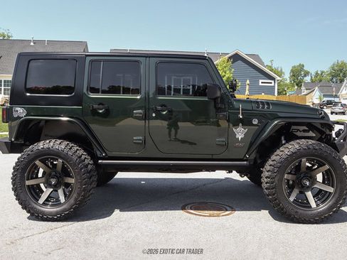 Used 2010 Jeep Wrangler Unlimited Rubicon w/ Dual Top Group AWD/4WD image 9