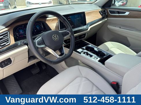 Used 2025 Volkswagen Atlas SE w/ Panoramic Sunroof Package FWD image 12