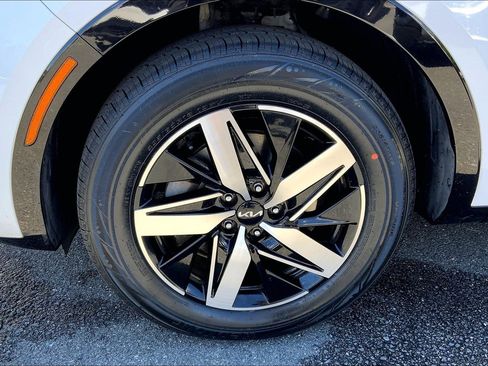 Used 2023 Kia Sorento S w/ Panoramic Sunroof Package FWD image 11