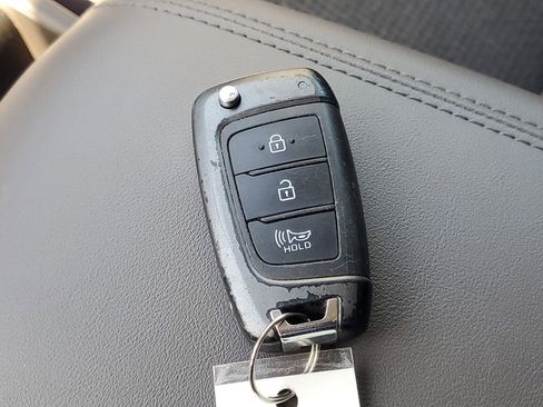 Used 2020 Hyundai Santa Fe SE AWD/4WD image 29