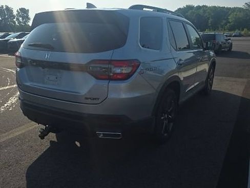 Used 2023 Honda Pilot Sport image 4