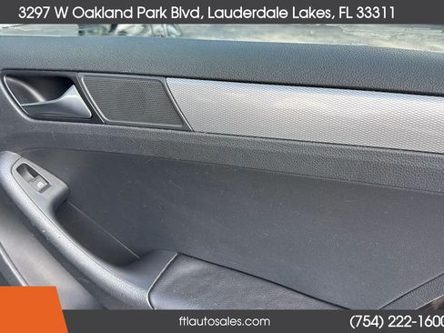 Used 2017 Volkswagen Jetta SE FWD image 34