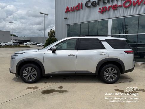 Used 2025 Nissan Pathfinder SV FWD image 5