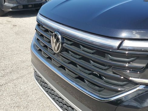 Certified 2024 Volkswagen Atlas Cross Sport SE FWD image 11