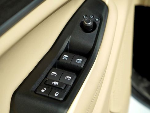 New 2025 Jeep Grand Cherokee Limited image 18