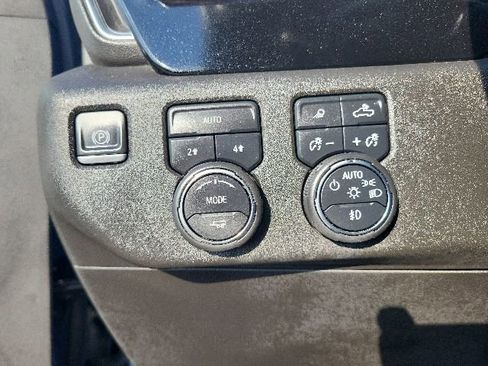 Used 2022 Chevrolet Silverado 1500 LTZ w/ LTZ Premium Package AWD/4WD image 46
