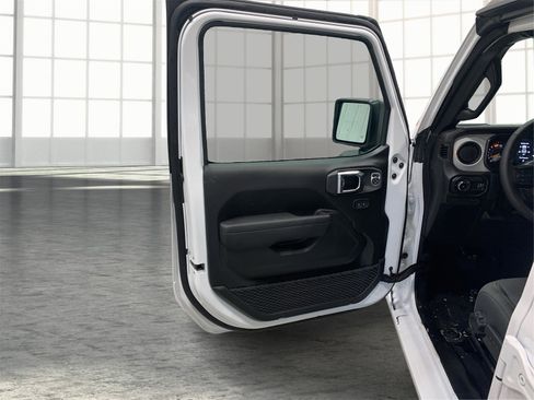 Used 2025 Jeep Wrangler Sport S image 19