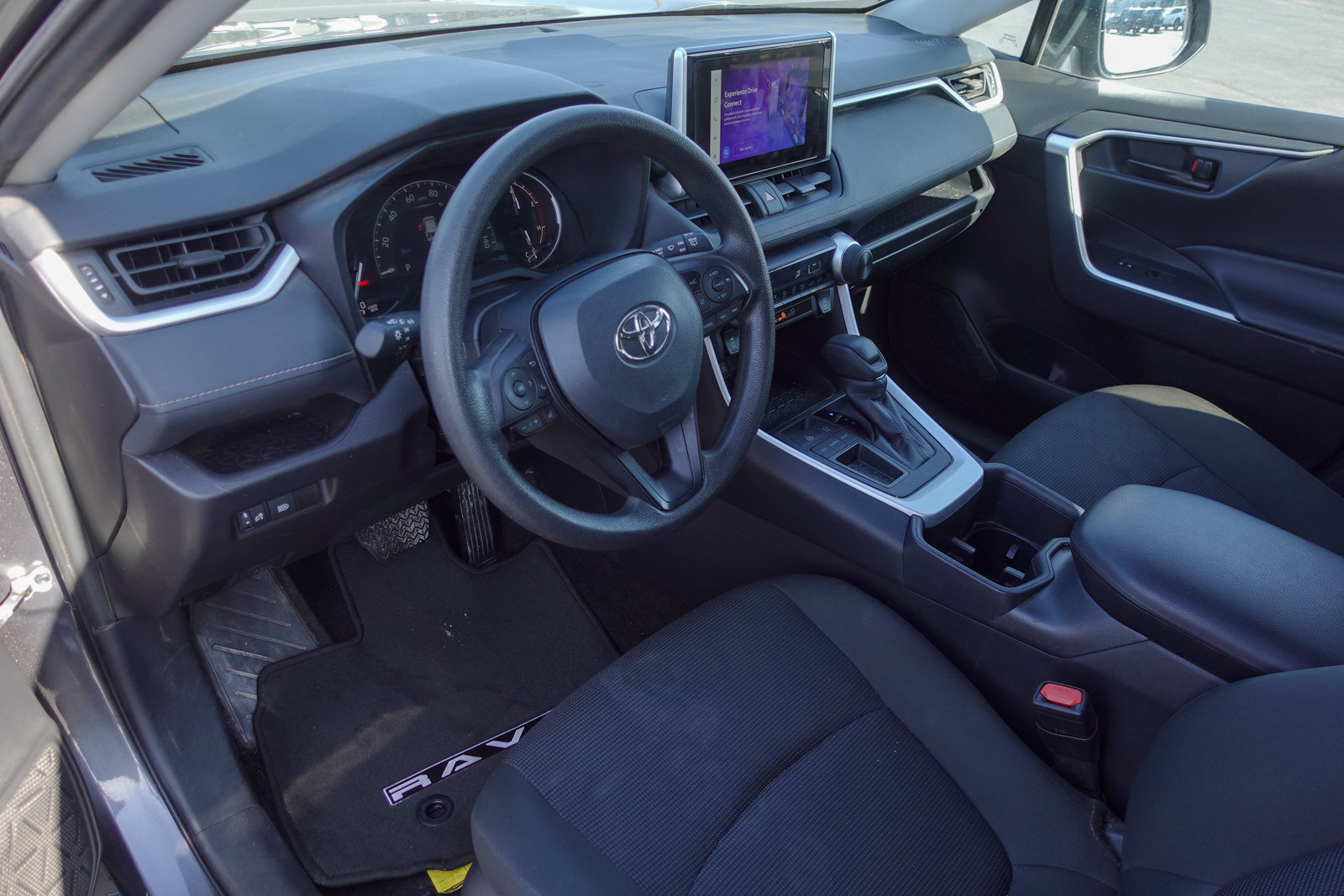 Used 2025 Toyota RAV4 LE FWD image 9