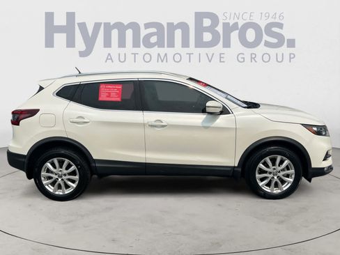 Used 2022 Nissan Rogue Sport SV FWD image 2
