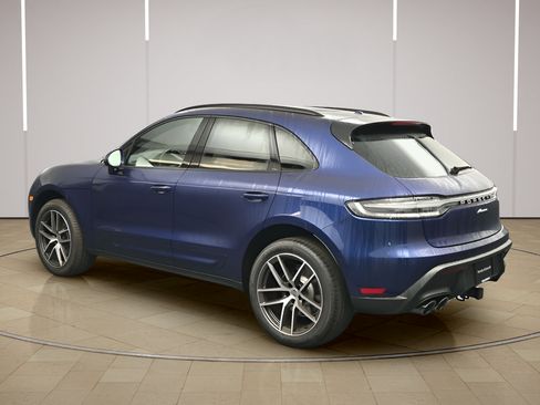 Certified 2026 Porsche Macan AWD/4WD image 3