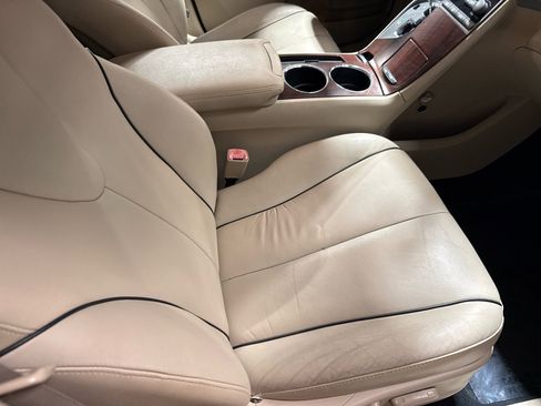 Used 2009 Toyota Venza 4dr Wgn V6 FWD (Natl) image 47