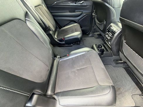 Used 2023 Jeep Grand Cherokee L Laredo RWD image 33