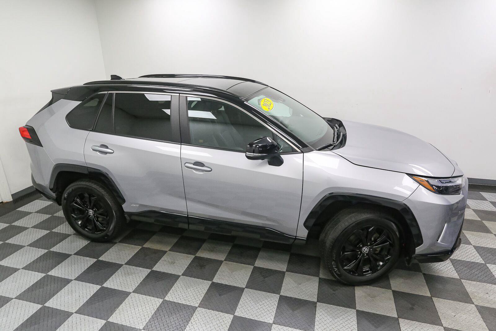 Used 2023 Toyota RAV4 XSE AWD/4WD image 5