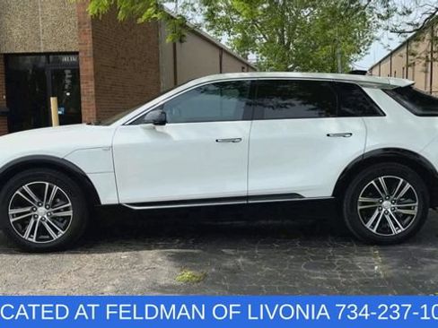 Used 2024 Cadillac Lyriq Luxury AWD/4WD image 5