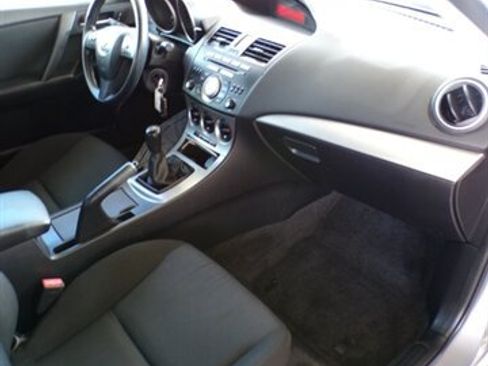Used 2011 MAZDA MAZDA3 i Touring FWD image 24