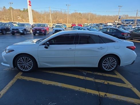 Used 2022 Toyota Avalon Limited image 8
