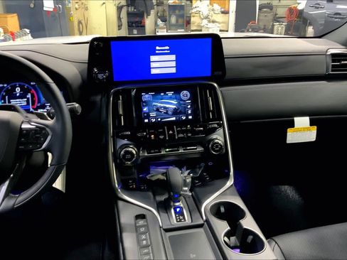 New 2026 Lexus LX 700h Luxury image 6