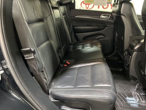 Used 2017 Jeep Grand Cherokee Limited image 16