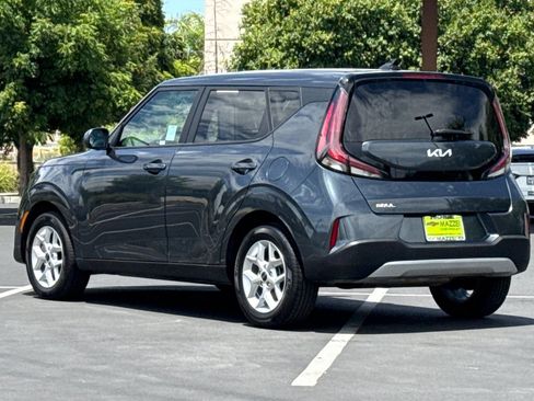 Used 2025 Kia Soul LX w/ LX Technology Package FWD image 3