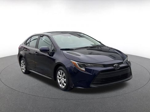 Used 2025 Toyota Corolla LE image 3