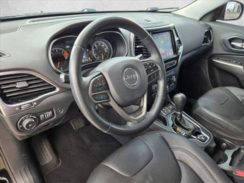 Used 2019 Jeep Cherokee Limited image 9