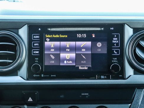 Used 2019 Toyota Tacoma TRD Off-Road image 16