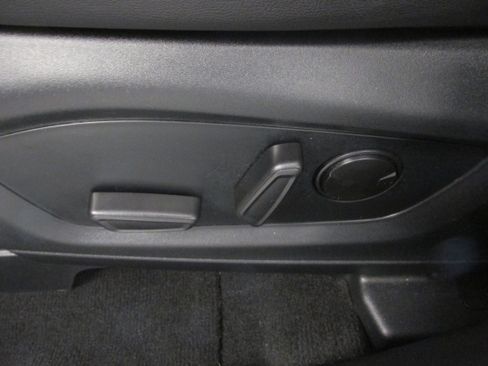 Certified 2022 Ford Explorer XLT w/ Equipment Group 202A image 32