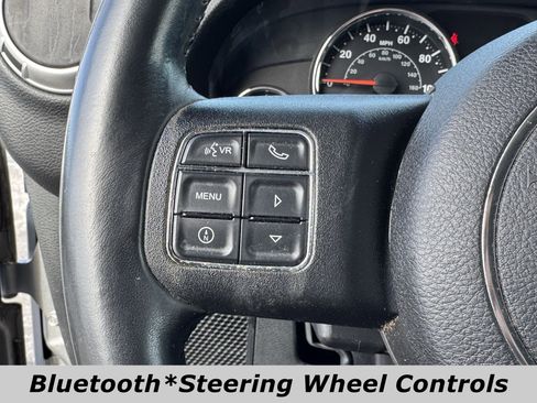 Used 2015 Jeep Wrangler Unlimited Sahara w/ Connectivity Group image 5