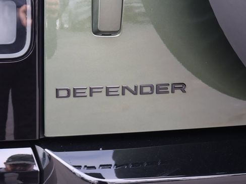 New 2026 Land Rover Defender 130 X-Dynamic SE image 8